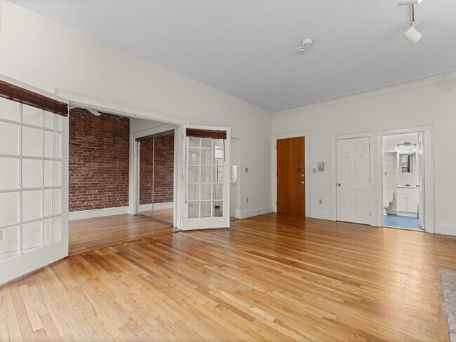 473 Beacon St, Unit 4 in Boston, MA - Building Photo - Building Photo