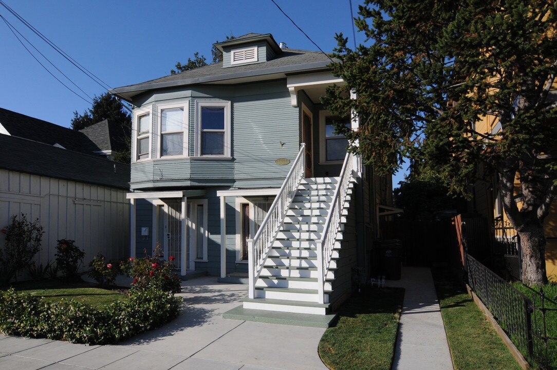 1827 Encinal Ave in Alameda, CA - Foto de edificio