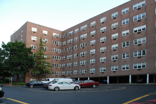 Maplewood Plaza Condo in Maplewood, NJ - Building Photo - Building Photo