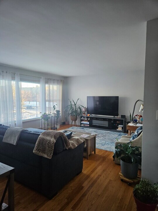 3311 W Pratt Ave, Unit 2 in Lincolnwood, IL - Foto de edificio