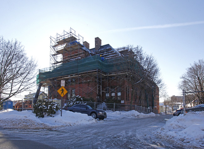 Winchester Crane Apartments in Waltham, MA - Foto de edificio - Building Photo