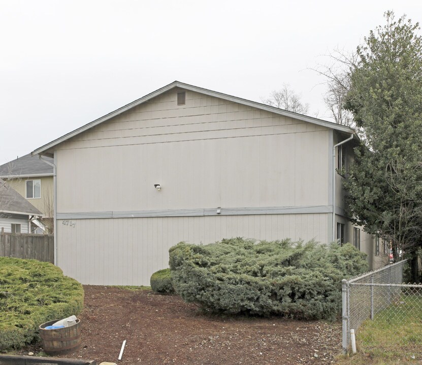 4717 S Puget Sound Ave in Tacoma, WA - Foto de edificio