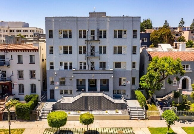 447 S. Rampart Blvd - Studio & 1 Bedroom A... in Los Angeles, CA - Building Photo - Building Photo