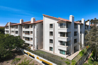 Presidio Place in San Diego, CA - Building Photo - Building Photo
