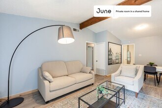 Room in Shared 3 bed/1.5 bath home in Austin, TX - Building Photo - Building Photo