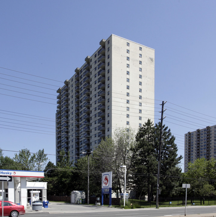 Kingsview Park in Toronto, ON - Building Photo