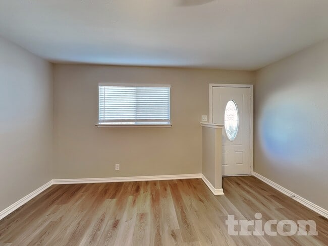 902 Woodbrook St in Arlington, TX - Building Photo - Building Photo