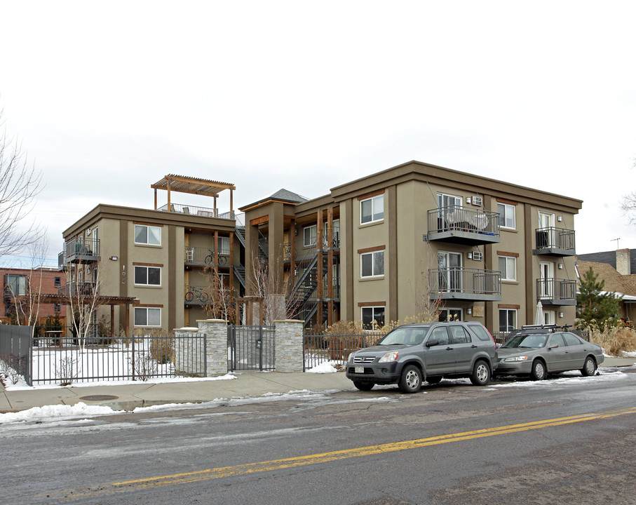 Penn Square Apartments in Denver, CO - Building Photo