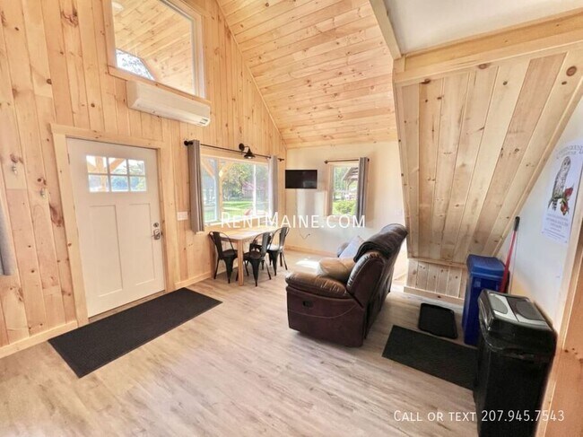 8 Sand Beach Ln in Burnham, ME - Building Photo - Building Photo