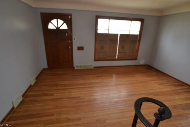 18990 Raymond St in Maple Heights, OH - Building Photo - Building Photo