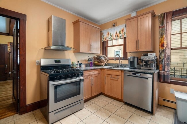 18 Kingsboro Park, Unit 1 in Boston, MA - Building Photo - Building Photo