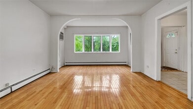 117 Glenwood Rd in Glenwood Landing, NY - Building Photo - Building Photo