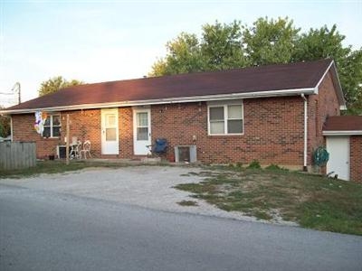 901 1st St in Mount Sterling, KY - Building Photo