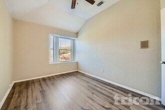 6305 Meadowglen Dr in Arlington, TX - Building Photo - Building Photo