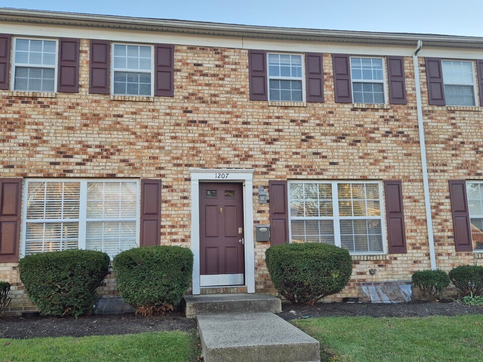 1207 Weybridge Rd in Columbus, OH - Building Photo