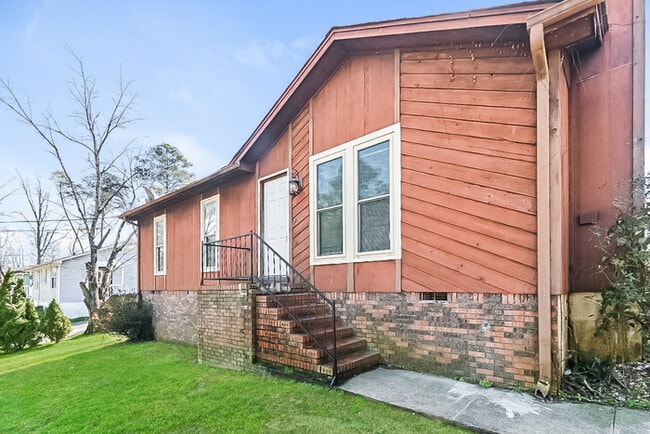 370 Avon Cir