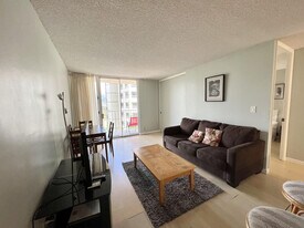 2452 Tusitala St in Honolulu, HI - Building Photo