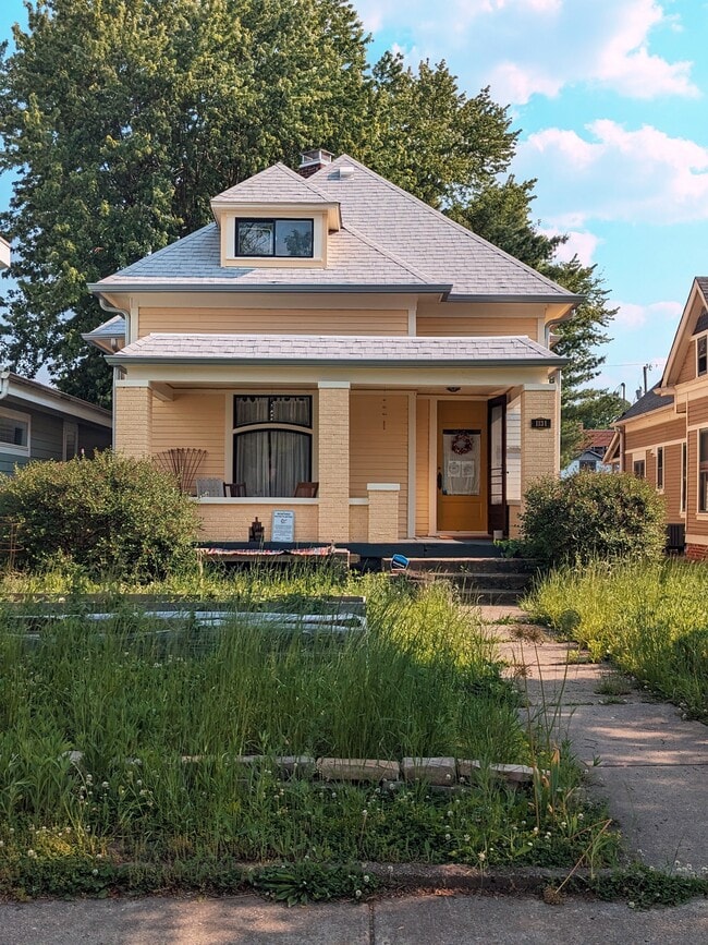 property at 1131 Lexington Ave