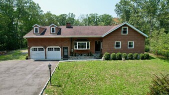 234 Weston Rd in Weston, CT - Building Photo