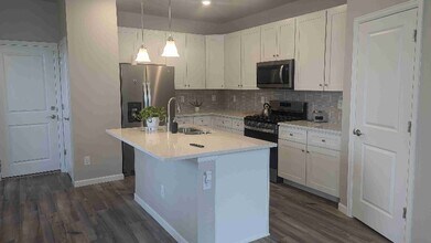 1957 S Poplar Ct in Denver, CO - Building Photo - Building Photo