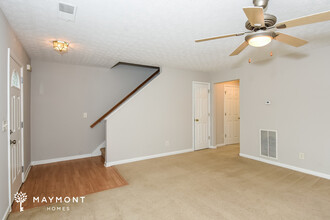 5871 Strathmoor Manor Cir in Lithonia, GA - Building Photo - Building Photo