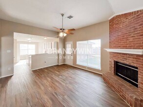 2830 Coral Dr in Lancaster, TX - Foto de edificio - Building Photo