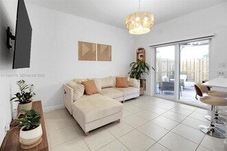 2873 SE 24th Ave in Homestead, FL - Building Photo - Building Photo