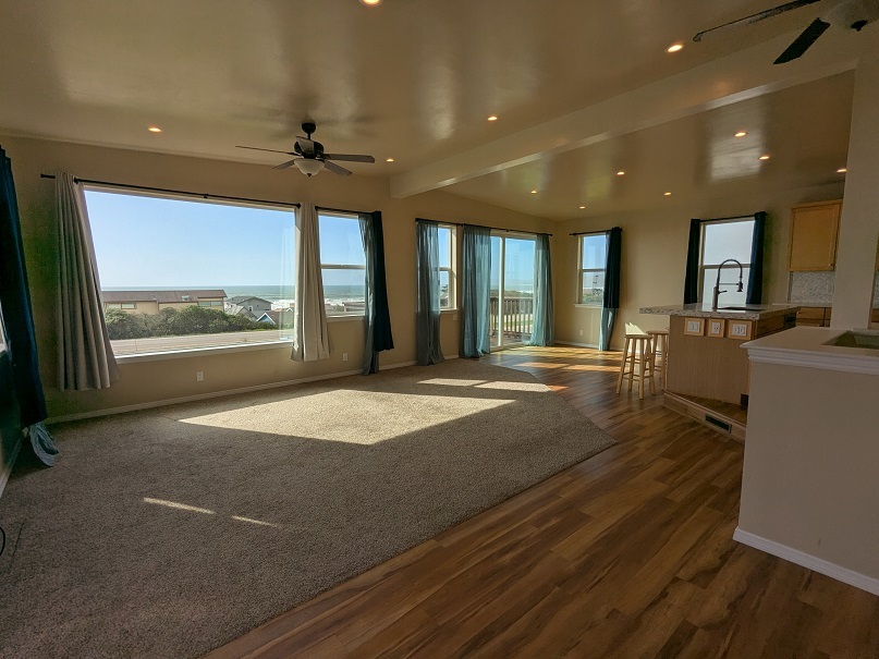 3298 Ocean Blvd in Cayucos, CA - Building Photo
