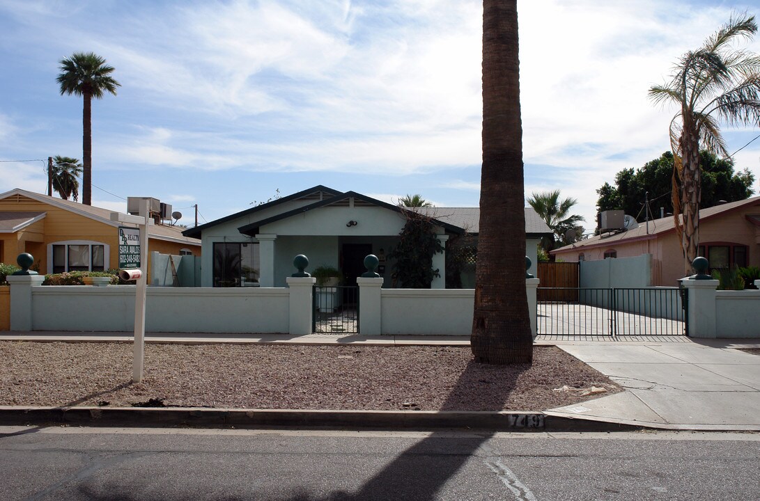 749 E Portland St in Phoenix, AZ - Building Photo