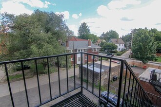 319 S Trenton Ave, Unit 3 in Pittsburgh, PA - Foto de edificio - Building Photo