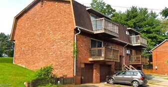 98 View St in Weirton, WV - Building Photo
