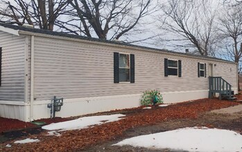 1100 W Locust St in Canton, IL - Building Photo - Building Photo