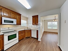 1914 Amacher Dr in Spring Hill, TN - Foto de edificio - Building Photo