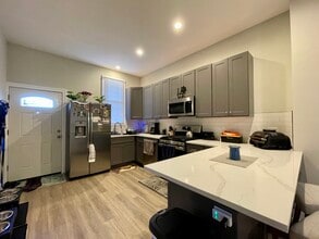 1725 N Honore St, Unit 1R in Chicago, IL - Building Photo - Building Photo