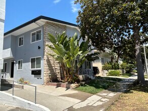 325 S Doheny Dr, Unit 4 in Beverly Hills, CA - Foto de edificio - Building Photo