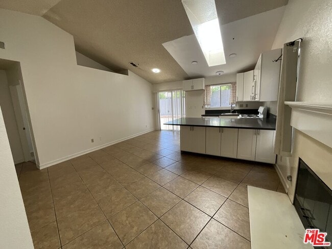 13966 Green Vista Dr in Fontana, CA - Building Photo - Building Photo