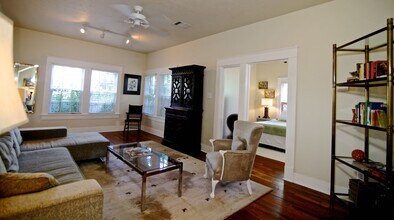 2508 Van Buren St, Unit 1 in Houston, TX - Foto de edificio - Building Photo