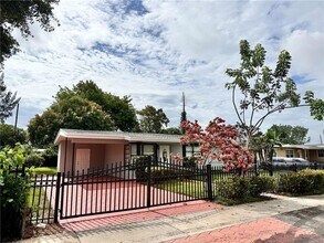 1783 Lauderdale Manor Dr in Fort Lauderdale, FL - Building Photo - Building Photo