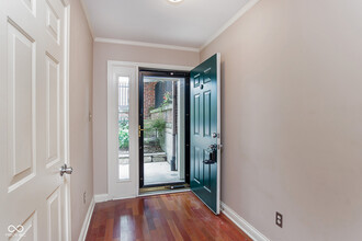 580 E Vermont St in Indianapolis, IN - Building Photo - Building Photo