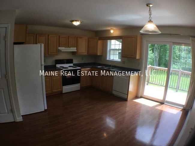 706 Fuller Rd in Hermon, ME - Building Photo - Building Photo