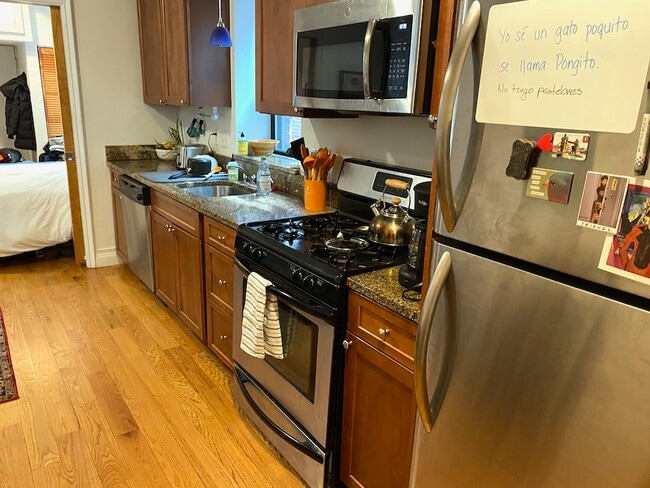 64 Louis Prang St, Unit 2 in Boston, MA - Foto de edificio - Building Photo