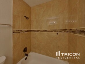 483 Spruceview Dr in Port Orange, FL - Foto de edificio - Building Photo