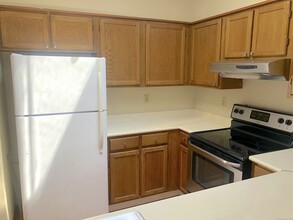 1204 Whitney Ave in Hamden, CT - Building Photo - Building Photo