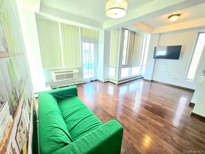 42-05 Parsons Blvd in Queens, NY - Building Photo - Building Photo