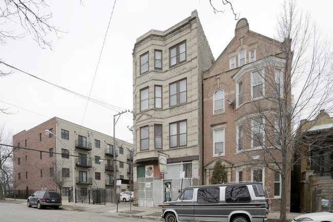 2744 W 18th St in Chicago, IL - Foto de edificio - Building Photo