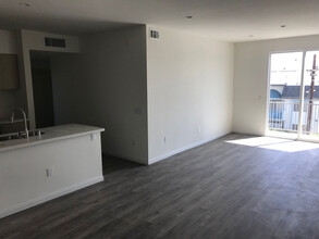 Tobias Apartments in Panorama City, CA - Building Photo - Building Photo