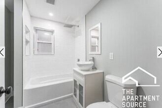 1923 N Pulaski Rd, Unit G in Chicago, IL - Foto de edificio - Building Photo