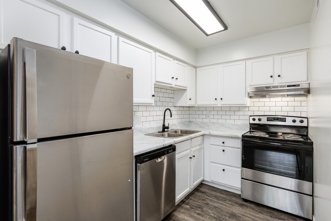 Cove Harbor Townhomes in Hampton, VA - Foto de edificio