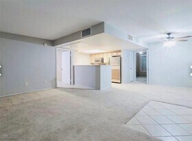 8070 W Russell Rd in Las Vegas, NV - Building Photo