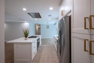 1135 Stonecrest Dr in Houston, TX - Building Photo - Building Photo